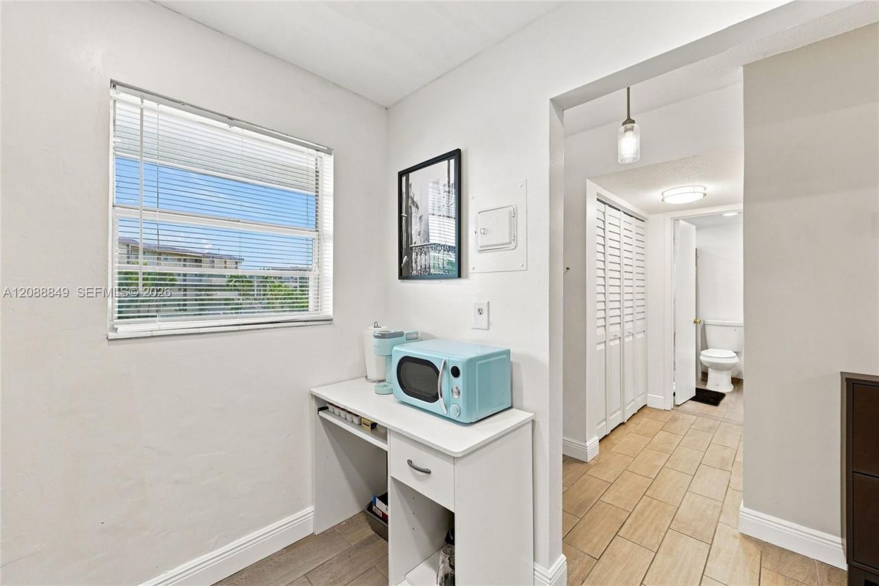 2800 NW 47th Ter, Unit 206B, Lauderdale Lakes, FL 33313 Photo