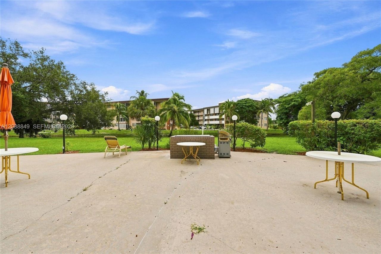 2800 NW 47th Ter, Unit 206B, Lauderdale Lakes, FL 33313 Photo