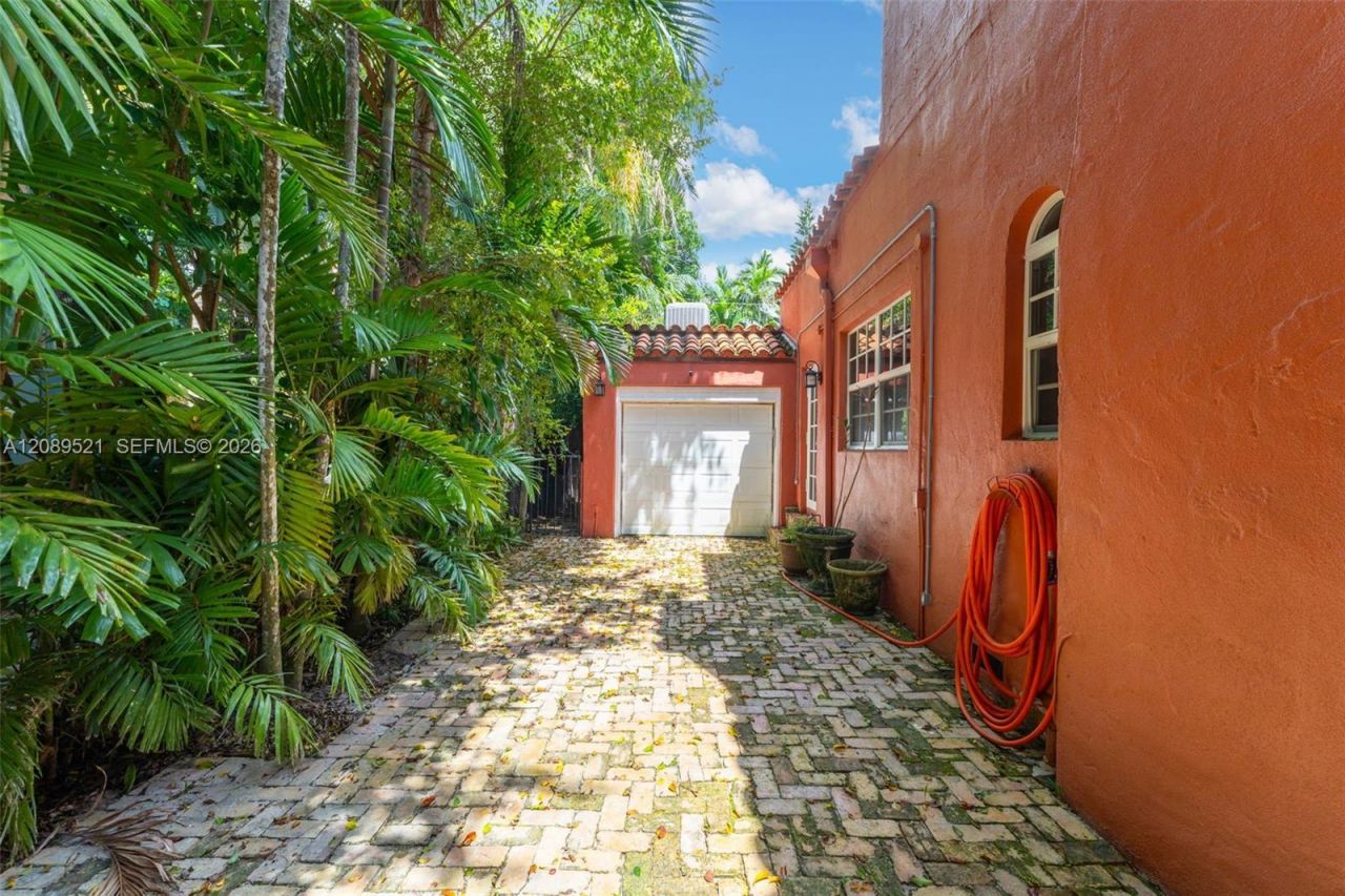 629 Altara Ave, Coral Gables, FL 33146 Photo