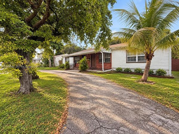 1526 NE 135th St , Unit 1528, North Miami, FL 33161