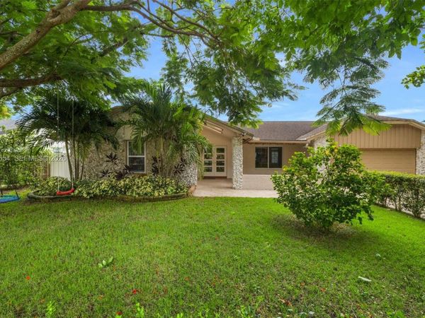 7700 NW 11th Pl , Plantation, FL 33322