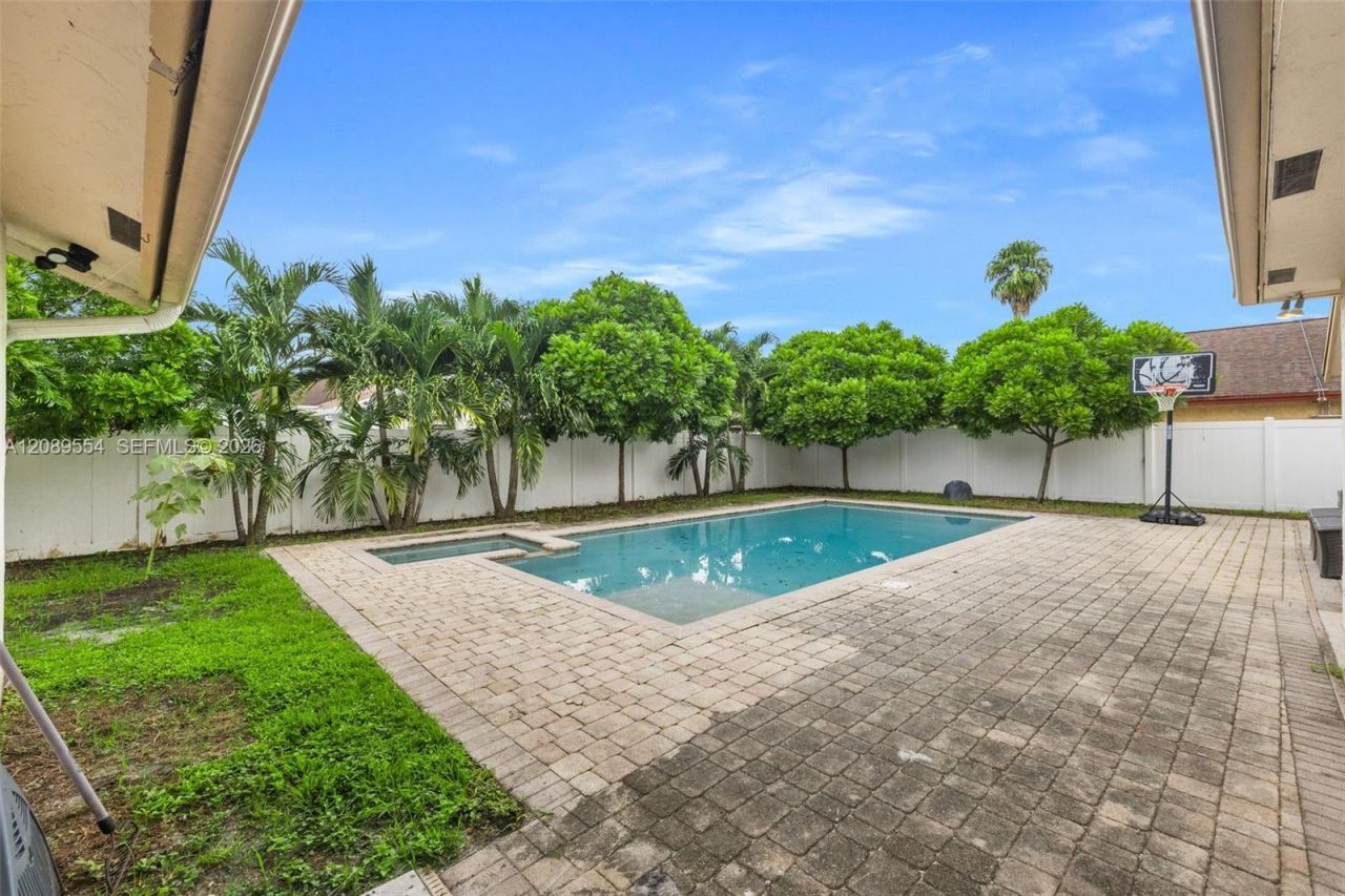 7700 NW 11th Pl, Plantation, FL 33322 Photo