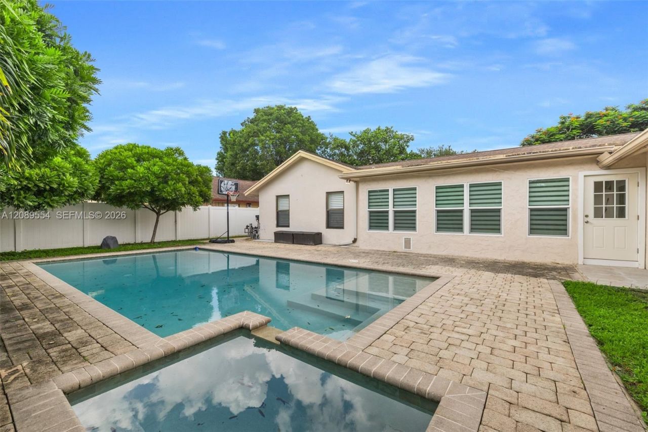 7700 NW 11th Pl, Plantation, FL 33322 Photo
