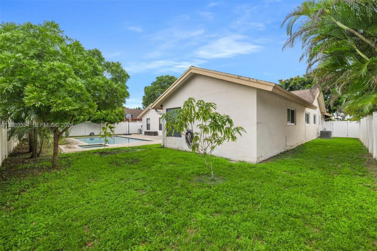 7700 NW 11th Pl, Plantation, FL 33322 Photo