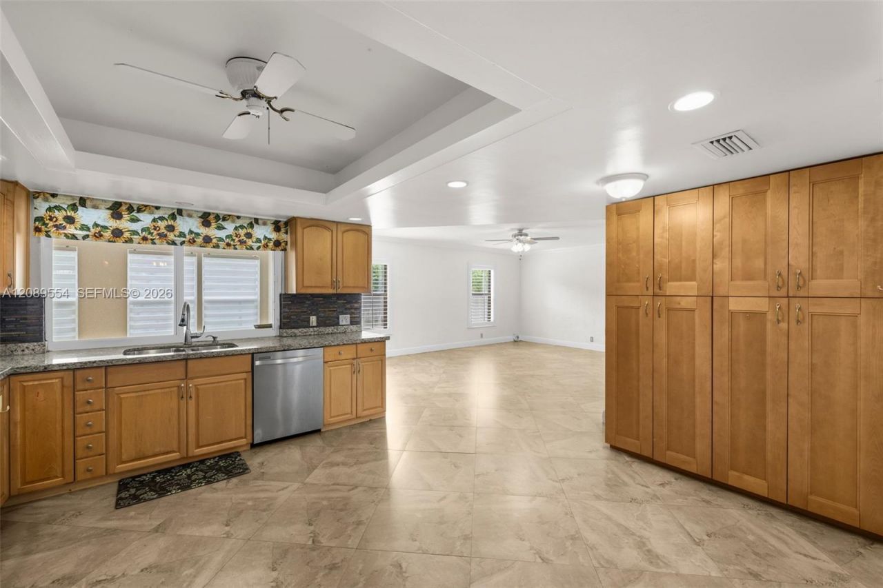 7700 NW 11th Pl, Plantation, FL 33322 Photo
