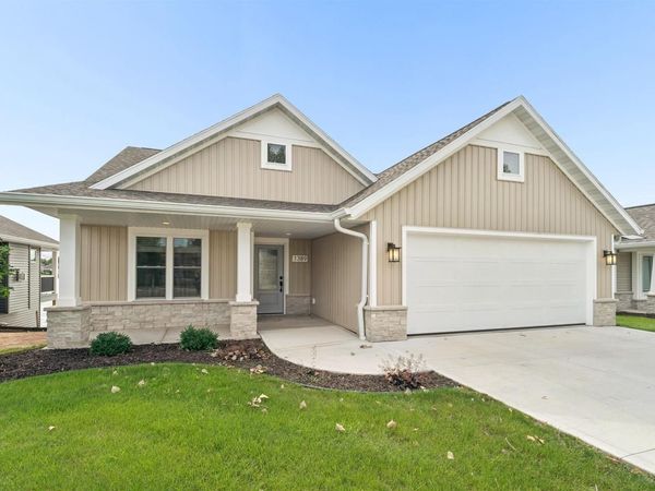 1389 PRAIRIE LAKE CIRCLE, Neenah, WI 54956