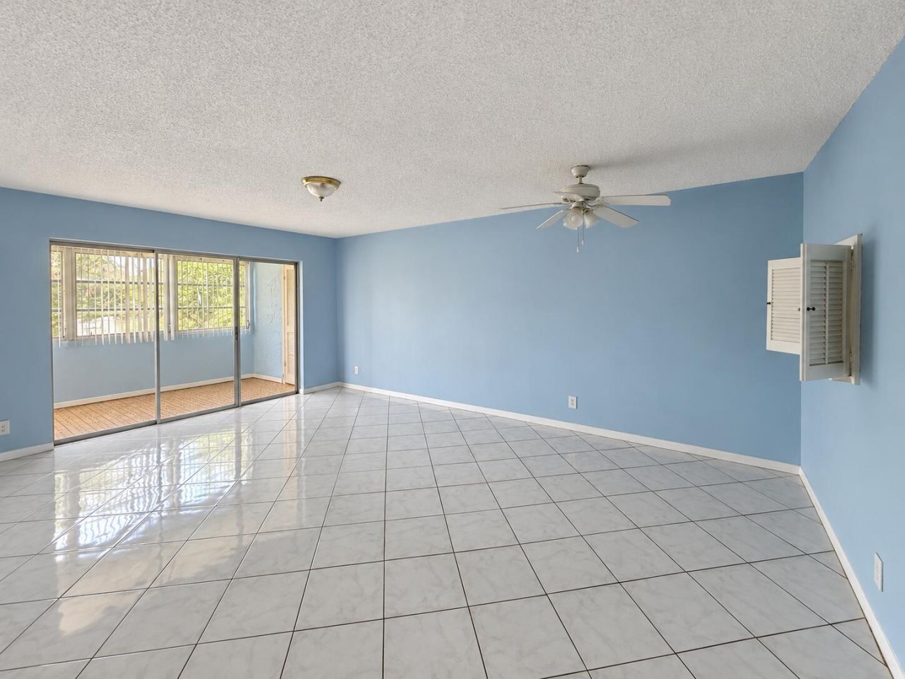 729 Lori Drive, Unit 202, Palm Springs, FL 33461 Photo