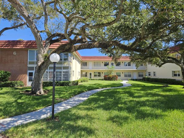 6 VISTA PALM Lane, Unit 103, Vero Beach, FL 32962