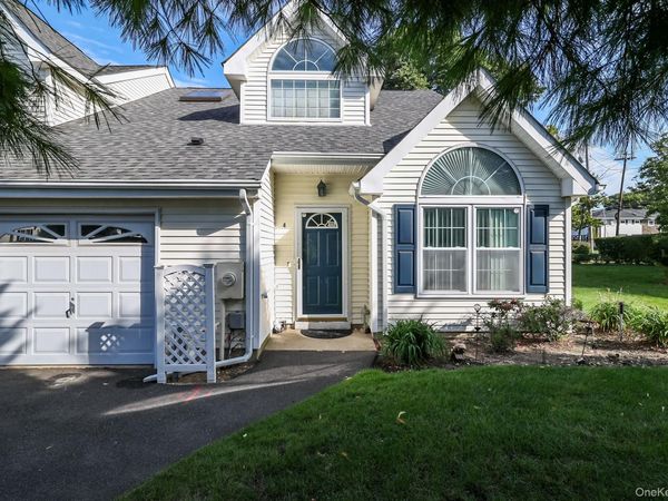 4 Joyces Way , Bay Shore, NY 11706