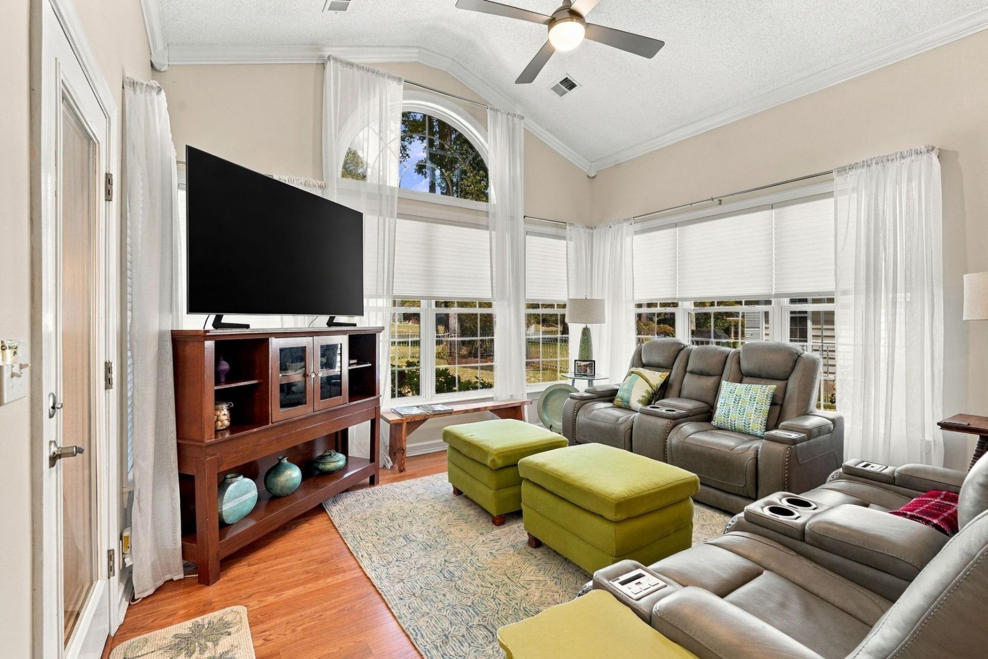 1186 N Blackmoor Dr. Photo 16