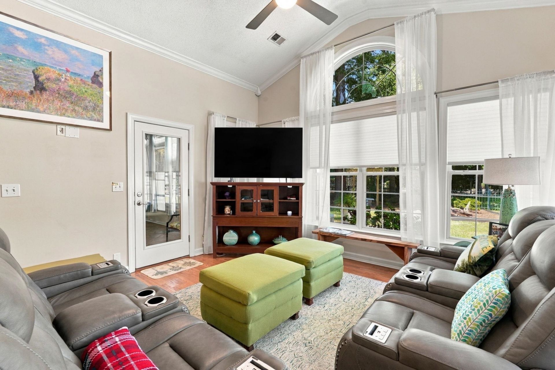 1186 N Blackmoor Dr. Photo 17