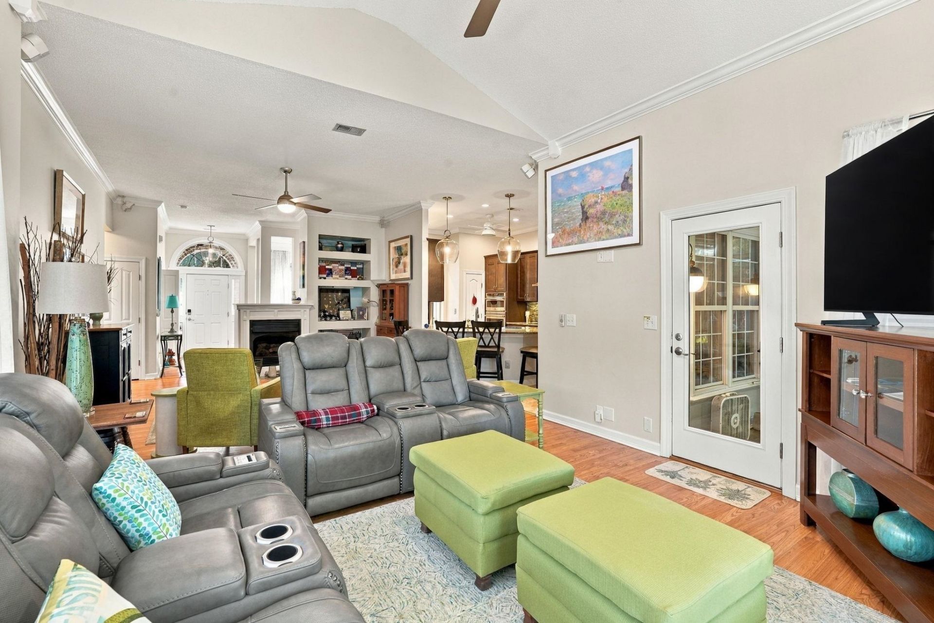 1186 N Blackmoor Dr. Photo 18