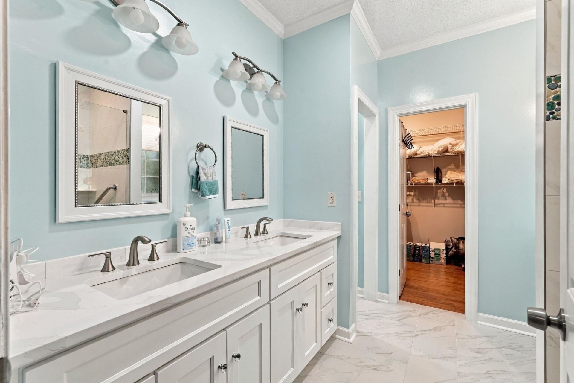 1186 N Blackmoor Dr. Photo 21