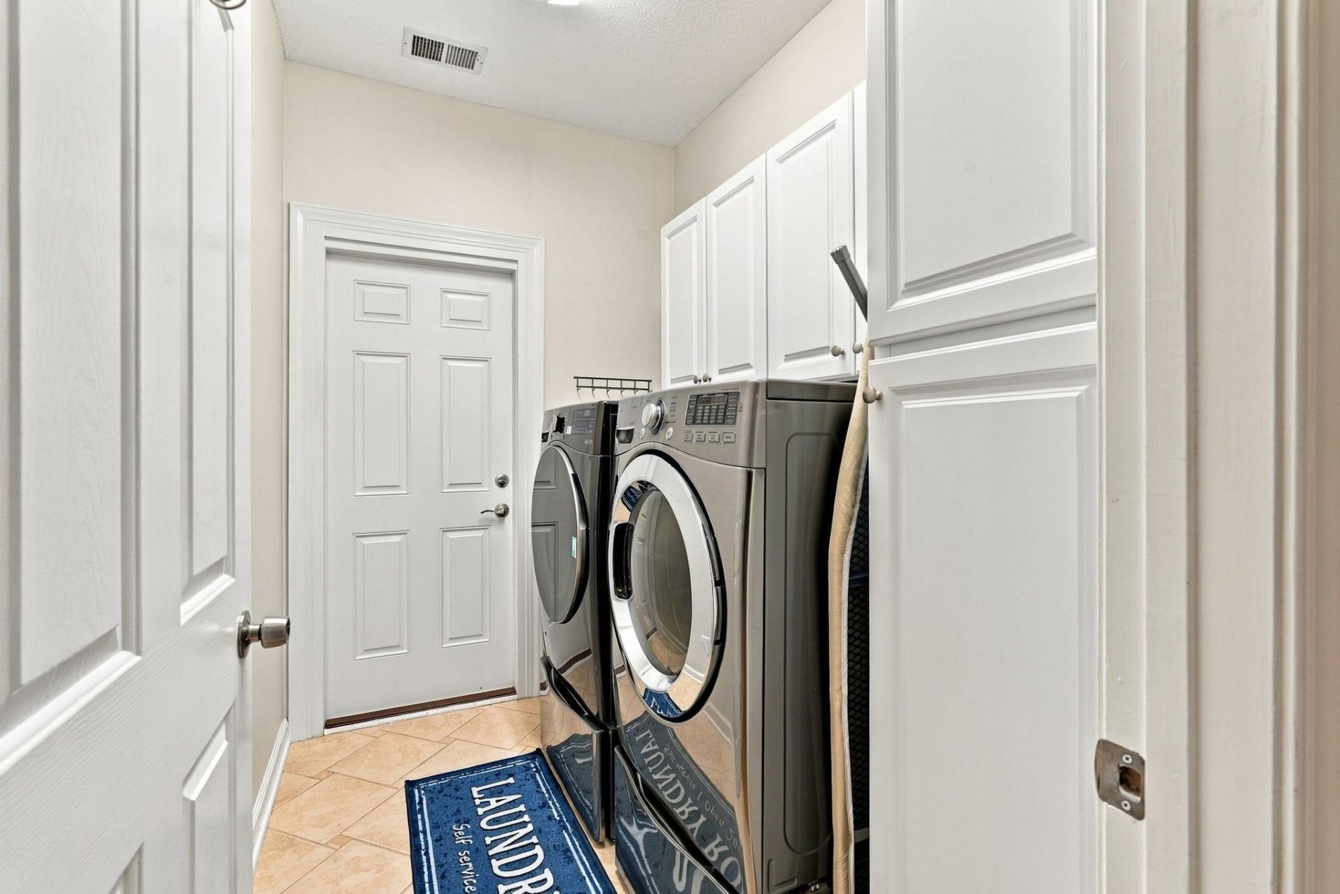 1186 N Blackmoor Dr. Photo 32