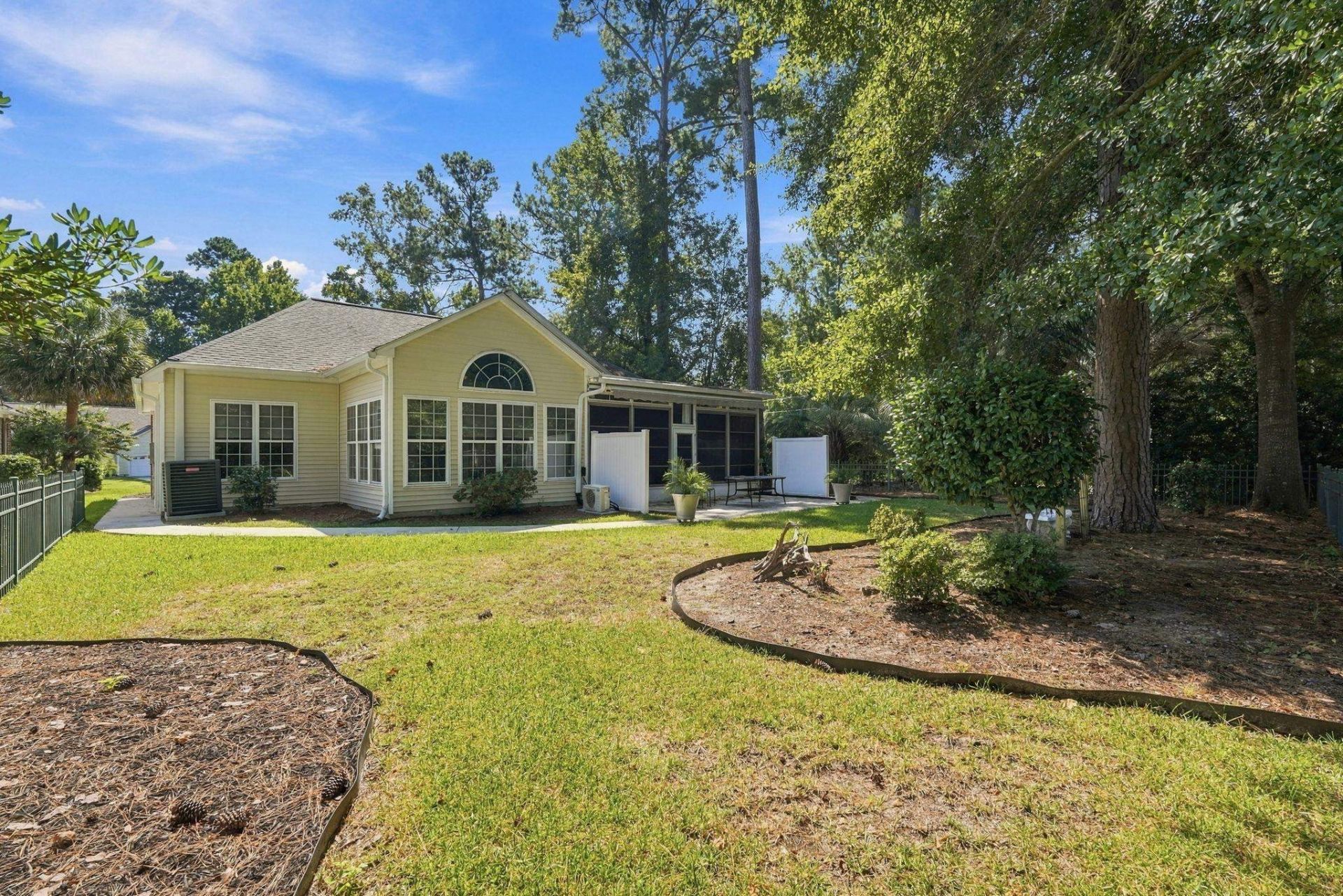 1186 N Blackmoor Dr. Photo 35