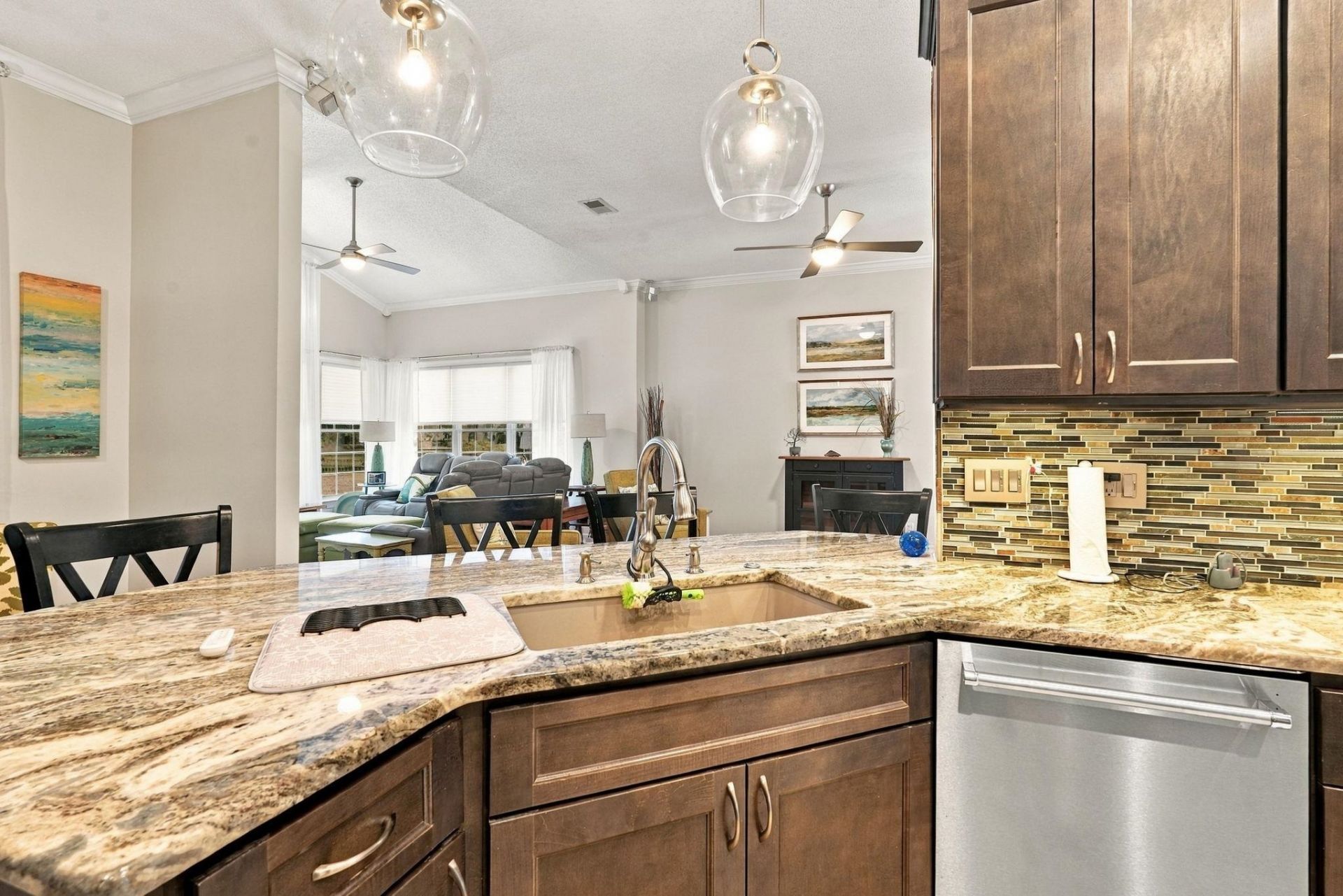 1186 N Blackmoor Dr. Photo 9