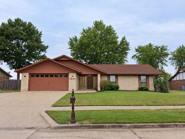 1517 Merlin Circle, Pryor, OK 74361