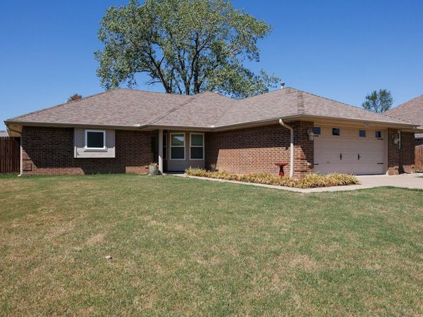 1233 Arbor Drive , Bartlesville, OK 74006