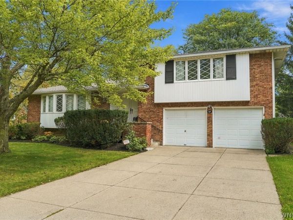 87 Surrey Run, Buffalo, NY 14221