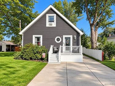 32 Iroquois Avenue, Lancaster, NY 14086