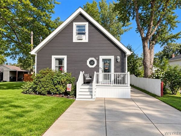 32 Iroquois Avenue, Lancaster, NY 14086