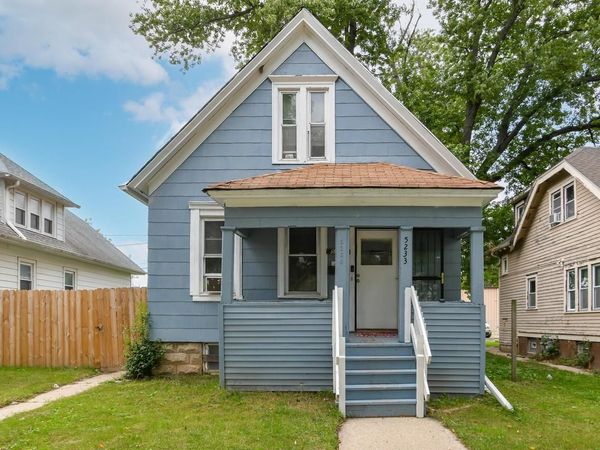 5233 N 38th STREET, Milwaukee, WI 53209