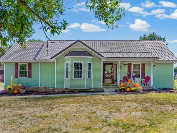 2438 Chester Harris Rd , Woodlawn, TN 37191