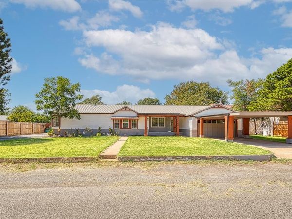 409 S Cedar Avenue, Erick, OK 73645