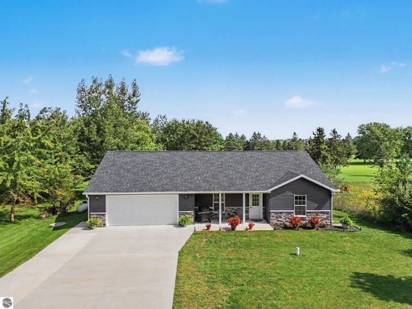 1009 Par Drive, Lake Isabella, MI 48893