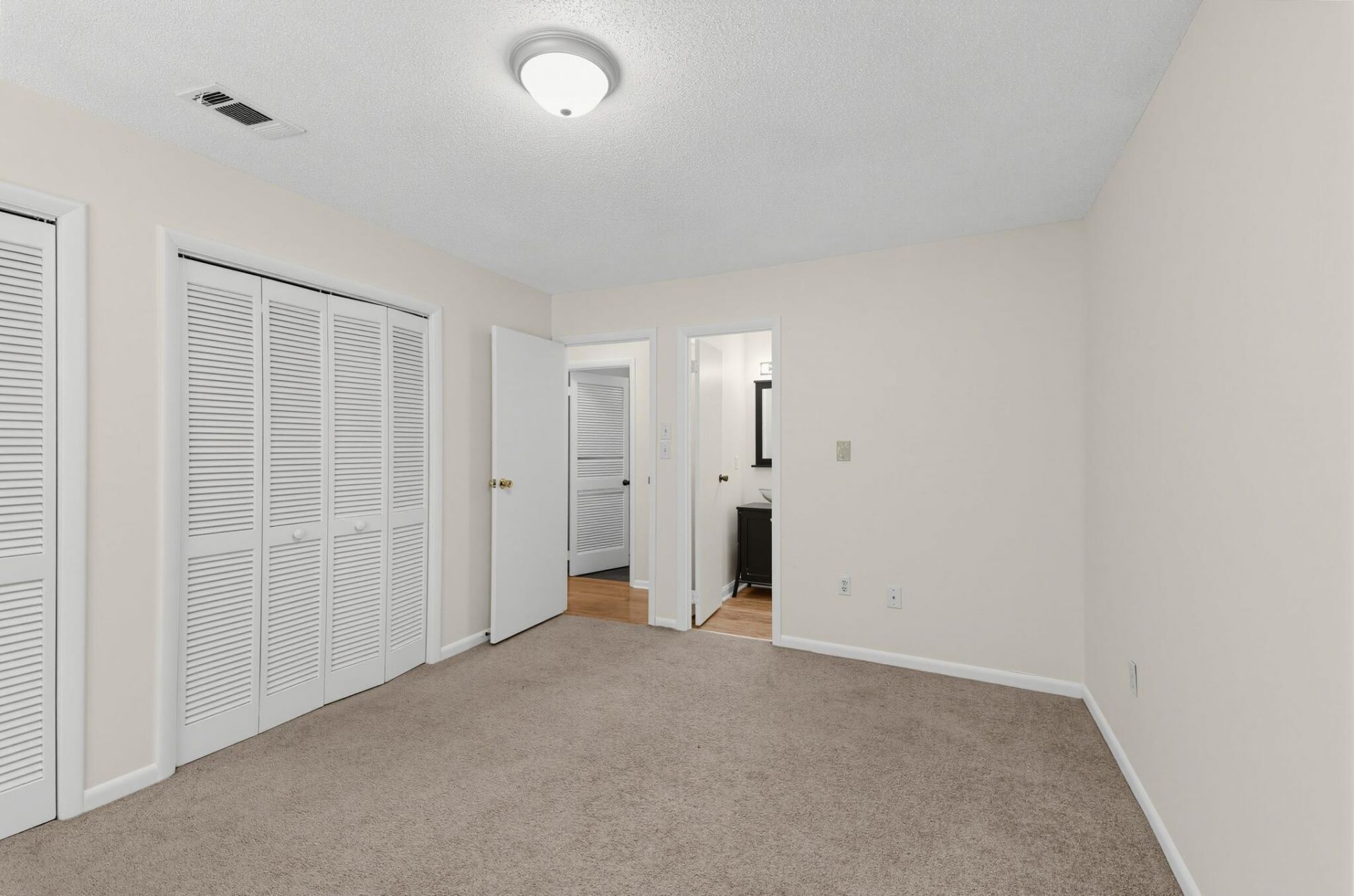 405 Harbison Boulevard Photo 10