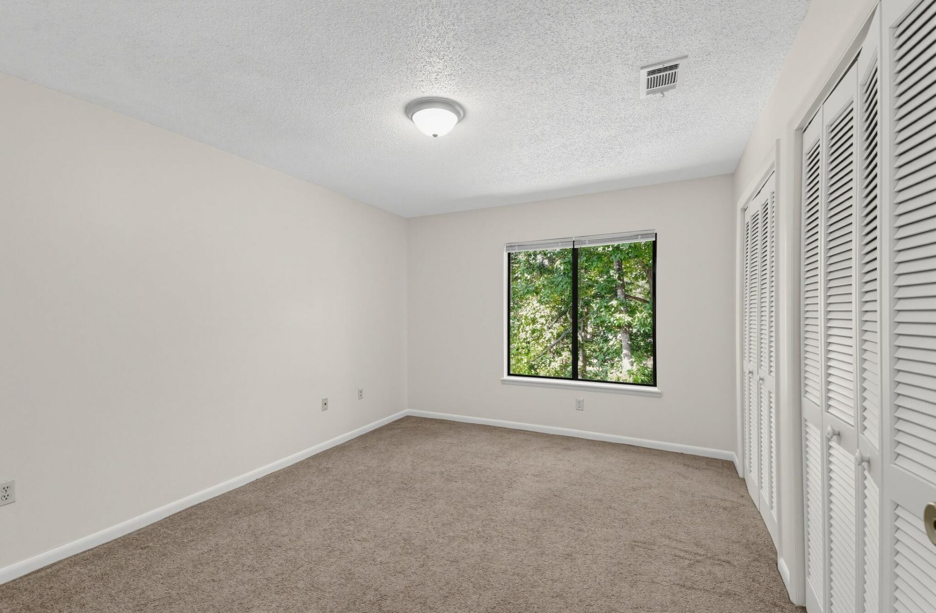 405 Harbison Boulevard Photo 11