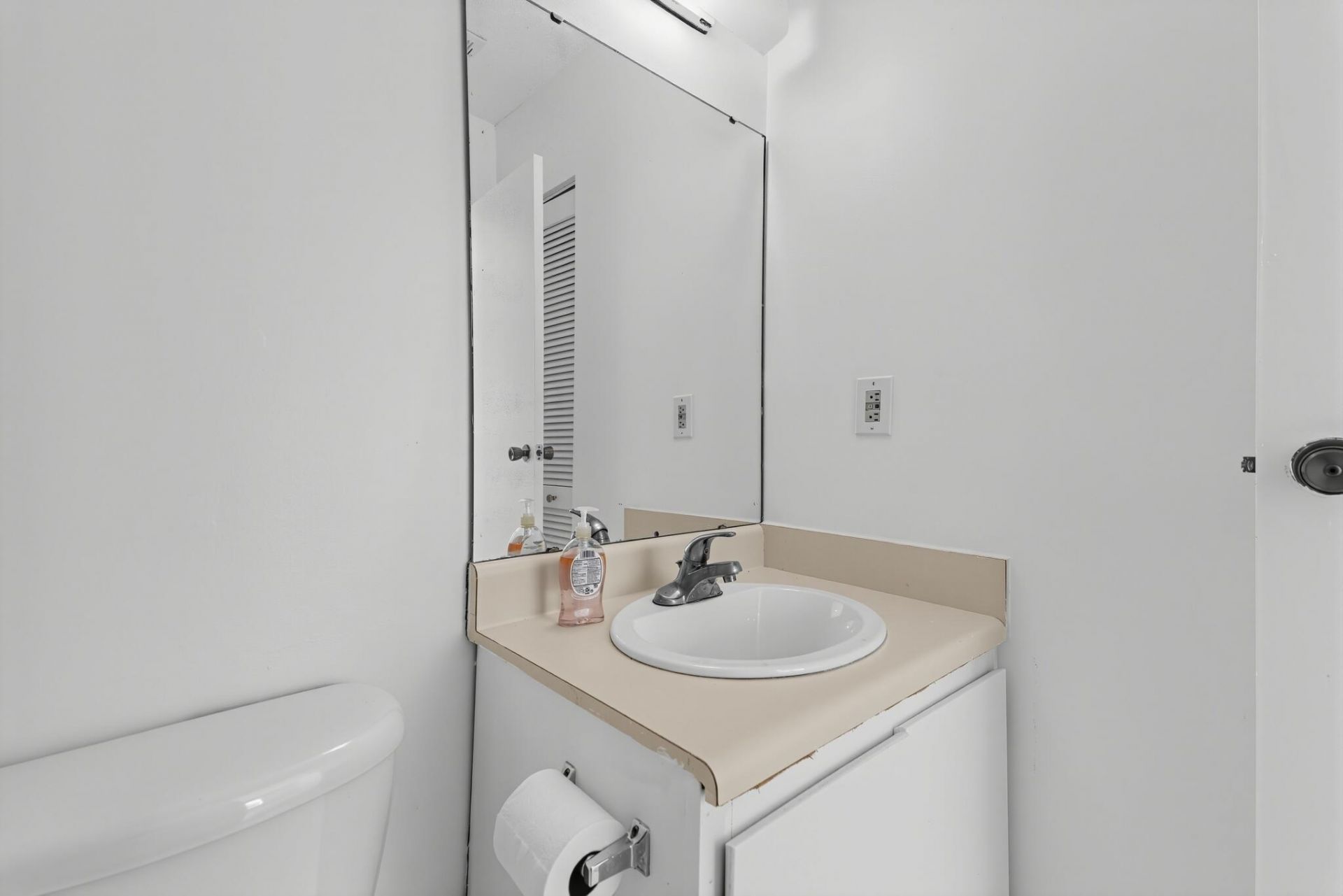 405 Harbison Boulevard Photo 13