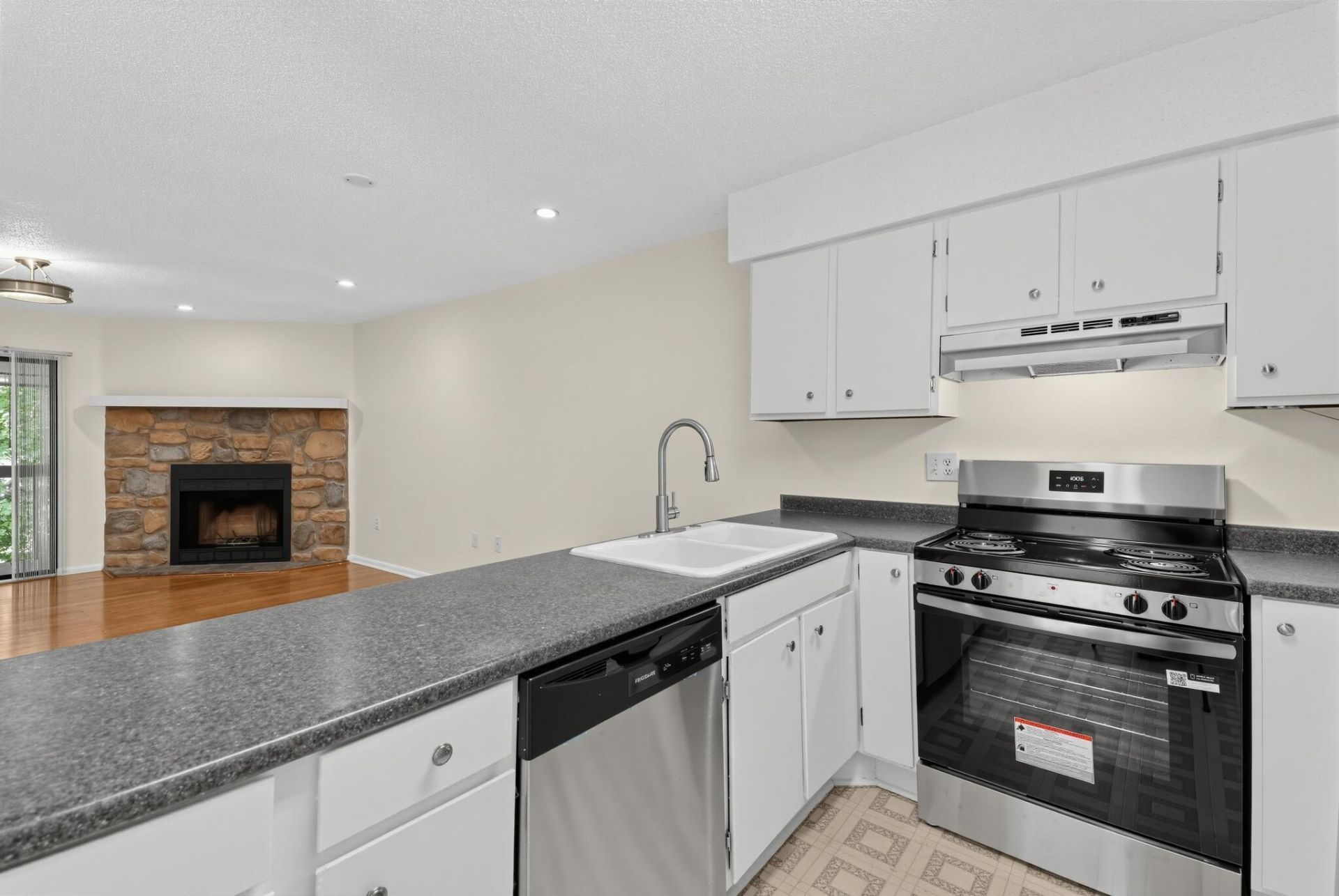 405 Harbison Boulevard Photo 6