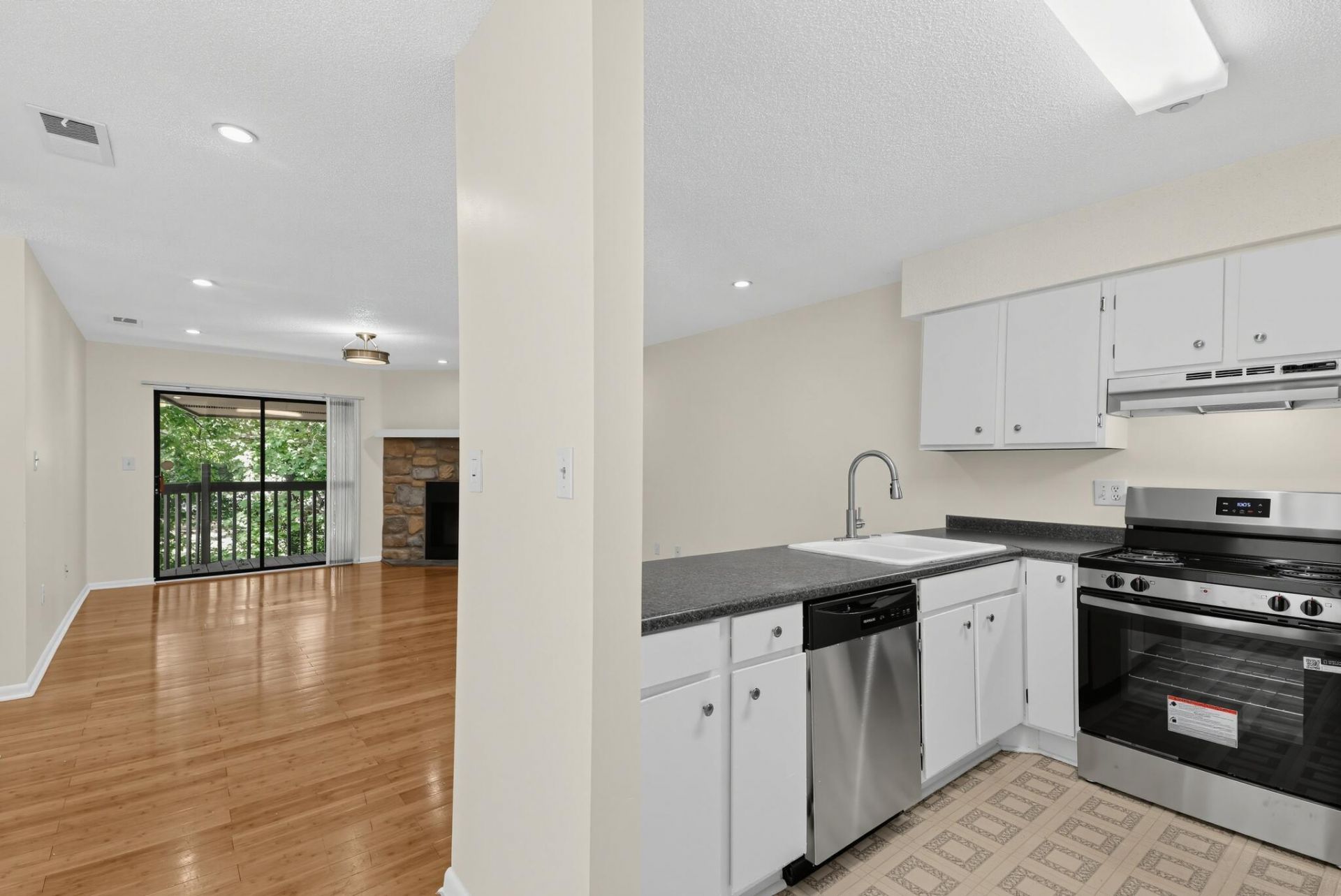 405 Harbison Boulevard Photo 7