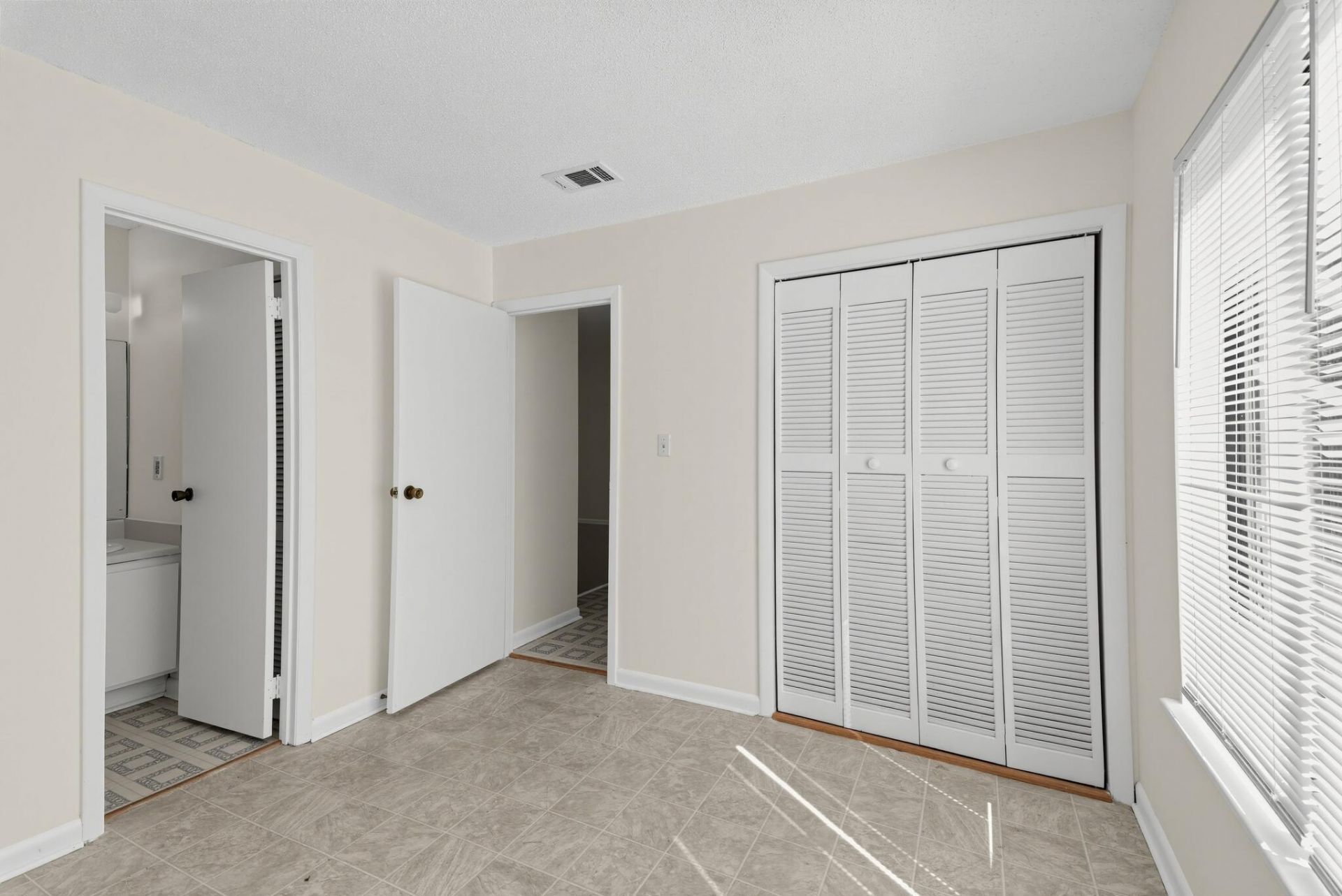 405 Harbison Boulevard Photo 8