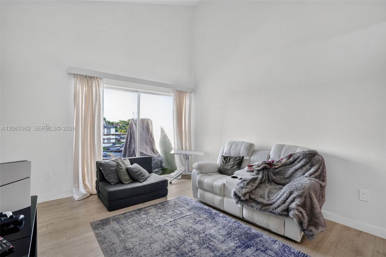9735 Fontainebleau Blvd, Unit G303, Miami, FL 33172 Photo