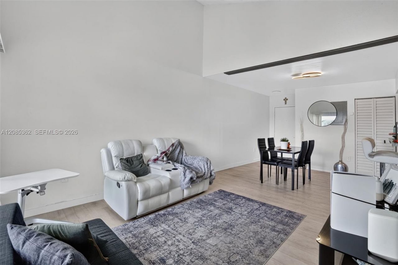 9735 Fontainebleau Blvd, Unit G303, Miami, FL 33172 Photo