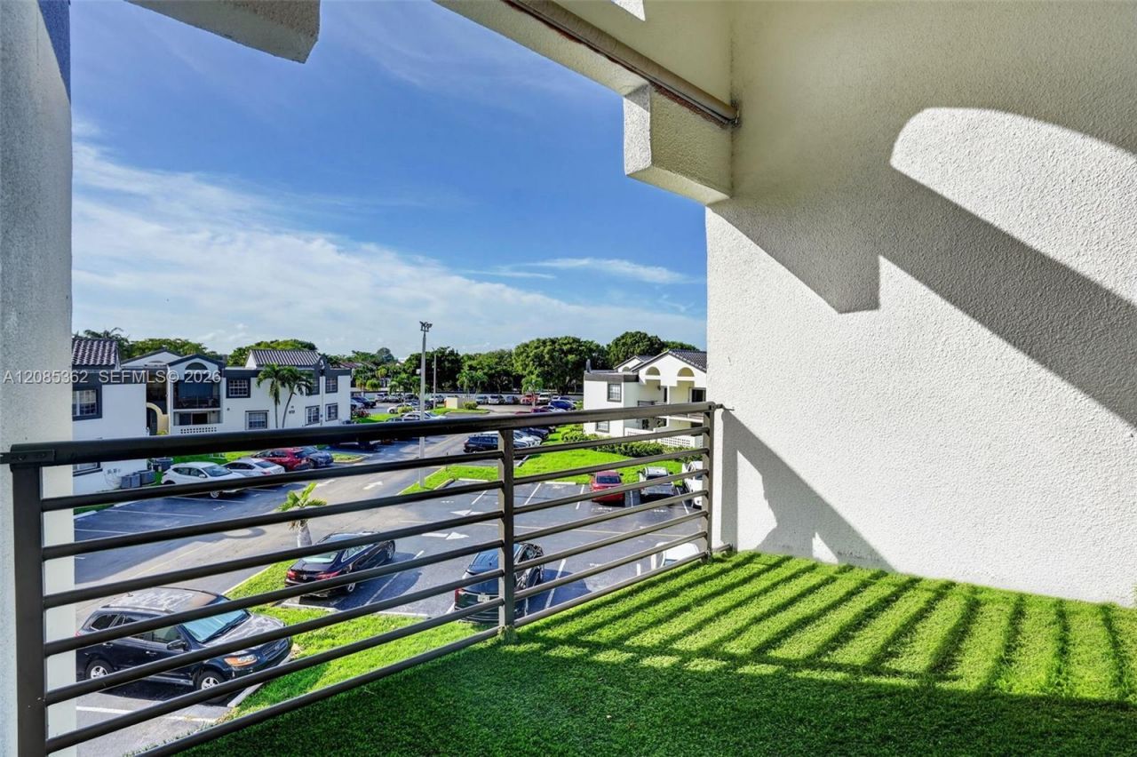 9735 Fontainebleau Blvd, Unit G303, Miami, FL 33172 Photo