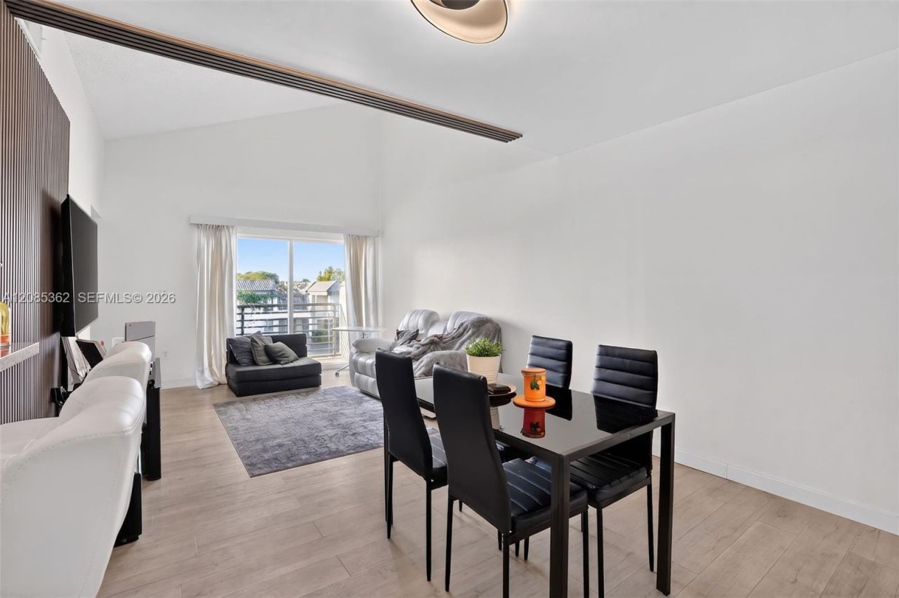 9735 Fontainebleau Blvd, Unit G303, Miami, FL 33172 Photo