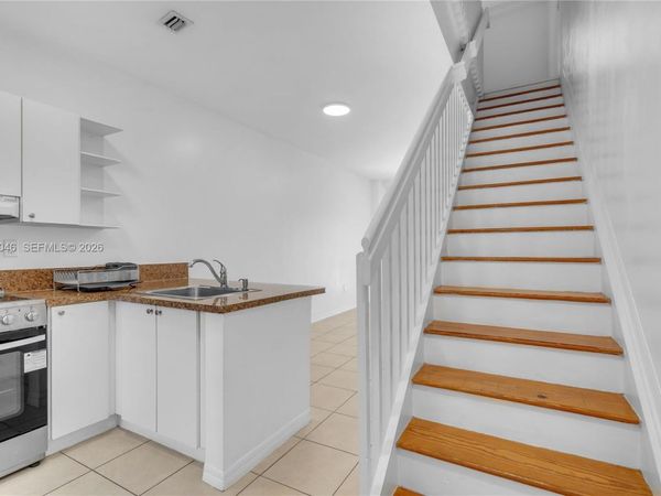 928 SW 3rd St , Unit 205, Miami, FL 33130