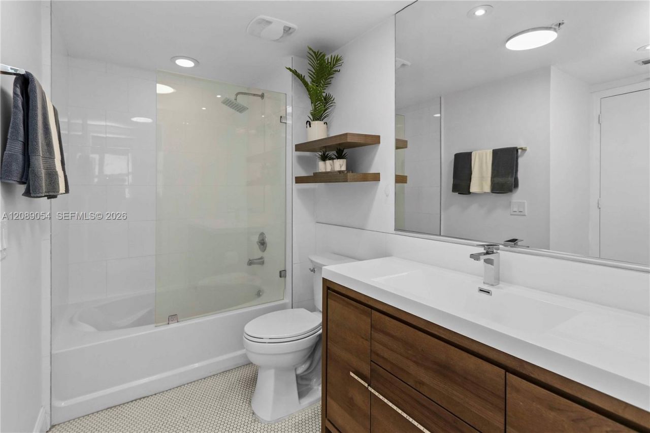3180 SW 22nd Ter, Unit 604, Miami, FL 33145 Photo