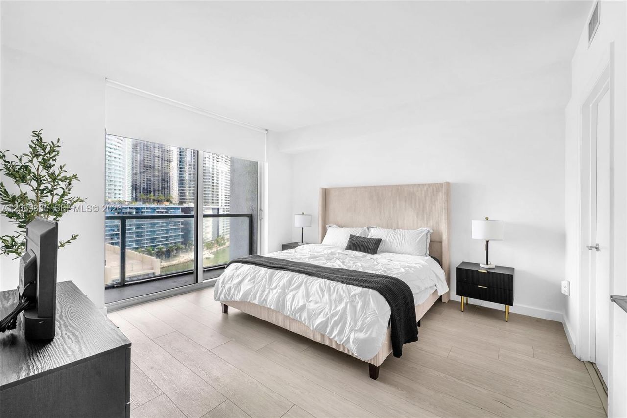 500 Brickell Ave , Unit 1605, Miami, FL 33131 Photo