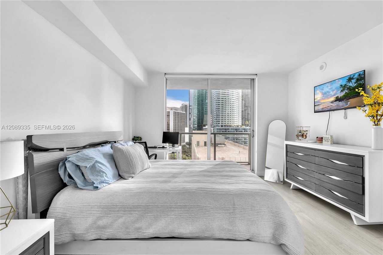 500 Brickell Ave , Unit 1605, Miami, FL 33131 Photo