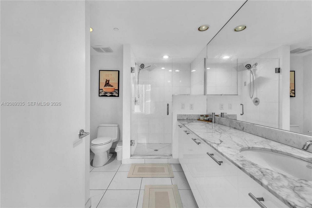 500 Brickell Ave , Unit 1605, Miami, FL 33131 Photo