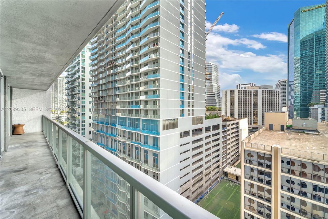 500 Brickell Ave , Unit 1605, Miami, FL 33131 Photo