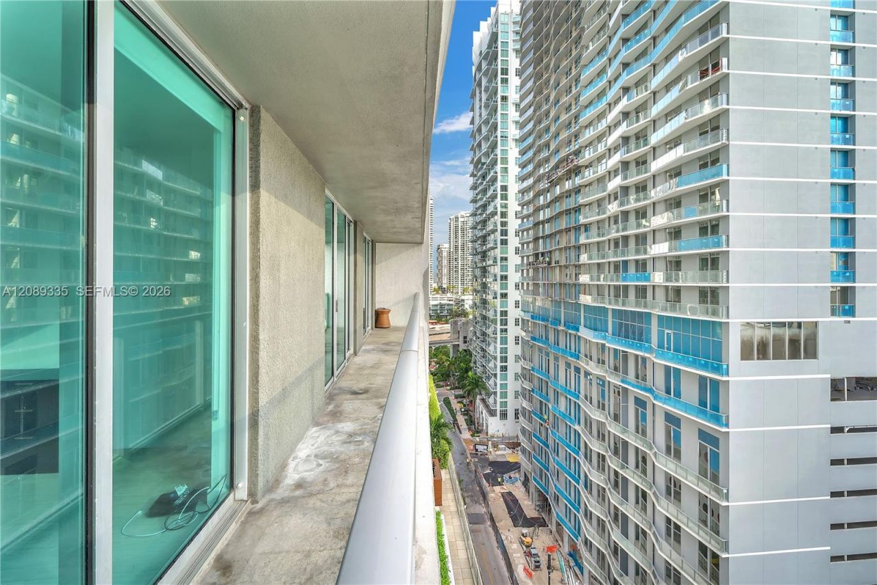 500 Brickell Ave , Unit 1605, Miami, FL 33131 Photo