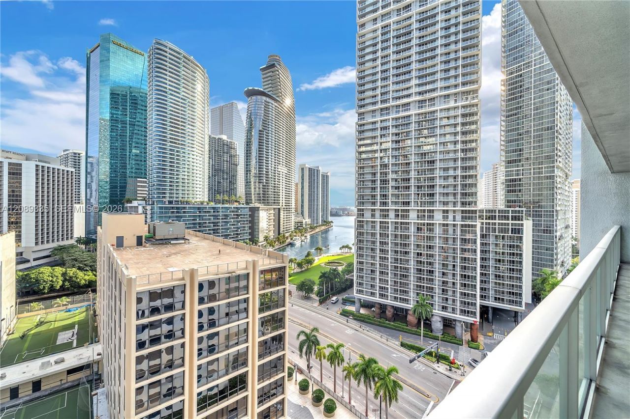 500 Brickell Ave , Unit 1605, Miami, FL 33131 Photo
