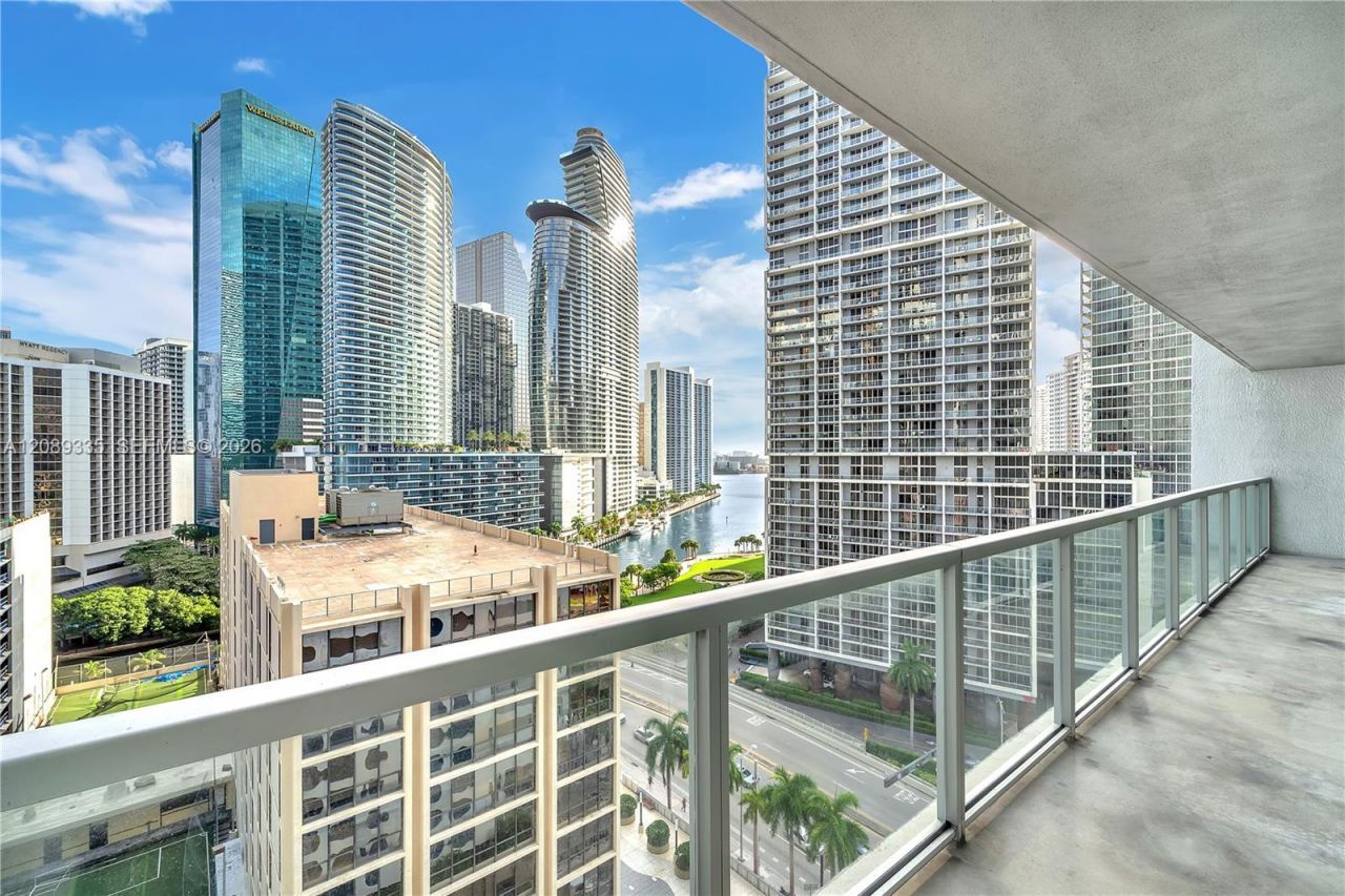 500 Brickell Ave , Unit 1605, Miami, FL 33131 Photo
