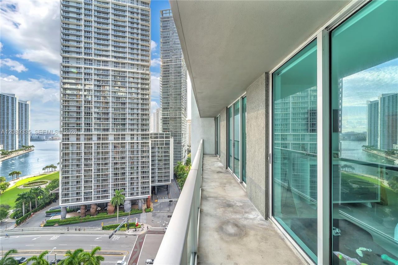 500 Brickell Ave , Unit 1605, Miami, FL 33131 Photo