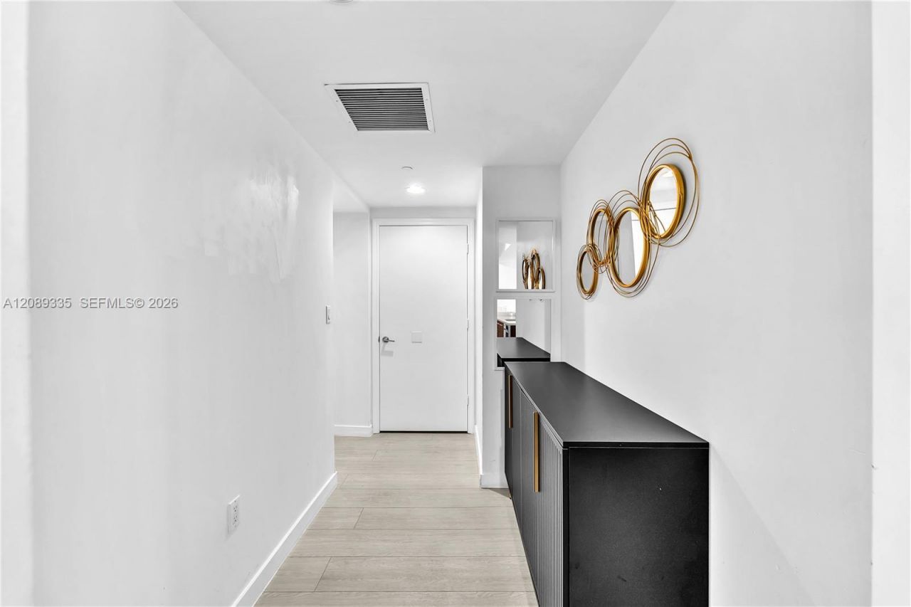 500 Brickell Ave , Unit 1605, Miami, FL 33131 Photo
